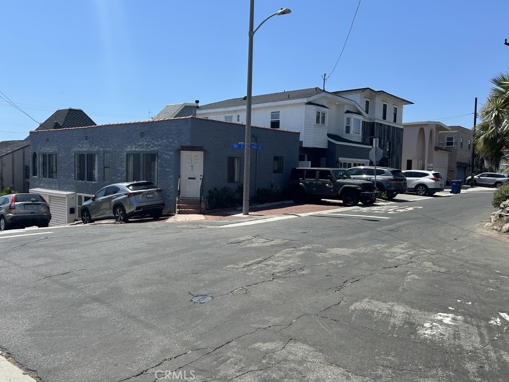 323 35th Property Photo 1