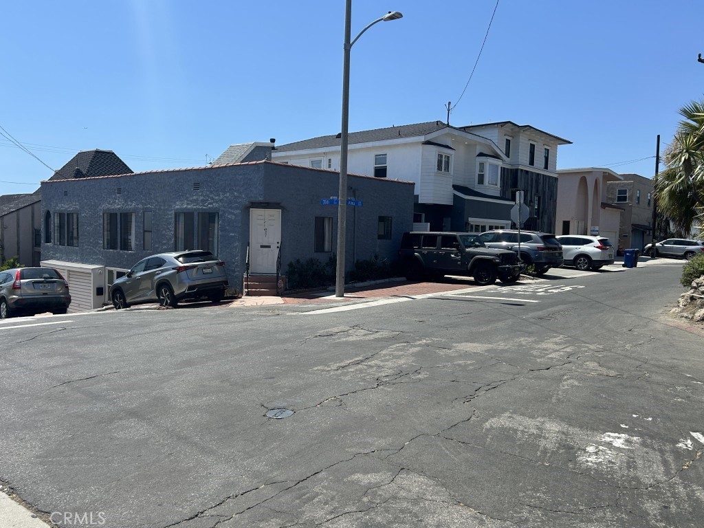 323 35th Property Photo 1