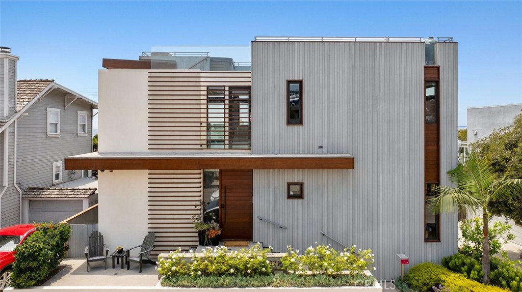 2215 Manhattan Avenue Property Photo 1