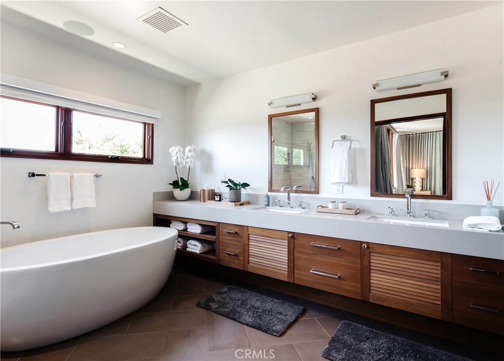 2215 Manhattan Avenue Property Photo 31