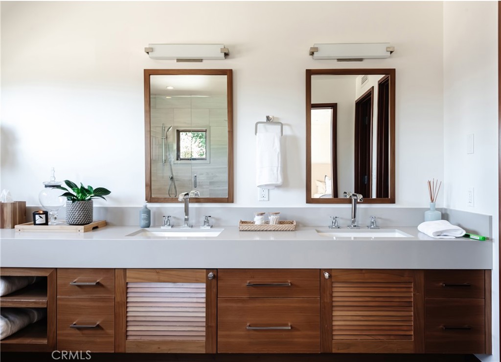 2215 Manhattan Avenue Property Photo 32