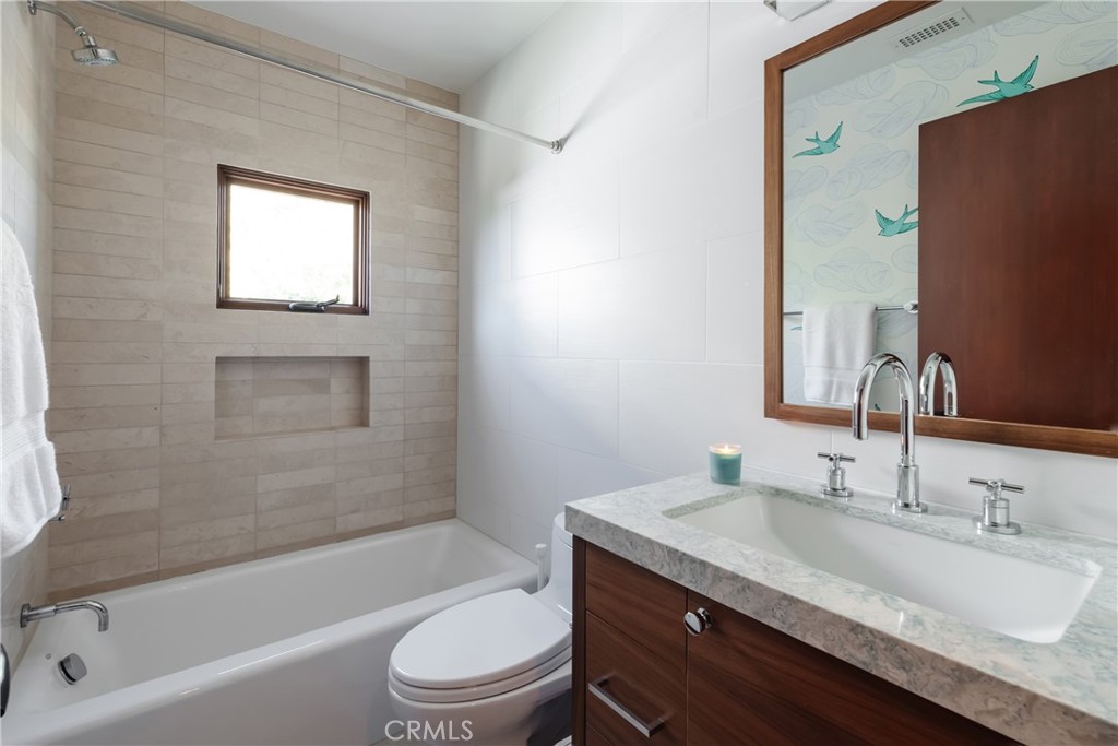 2215 Manhattan Avenue Property Photo 39