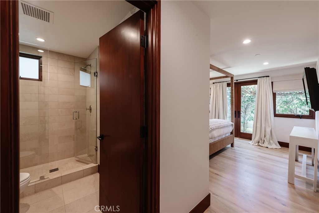 2215 Manhattan Avenue Property Photo 45