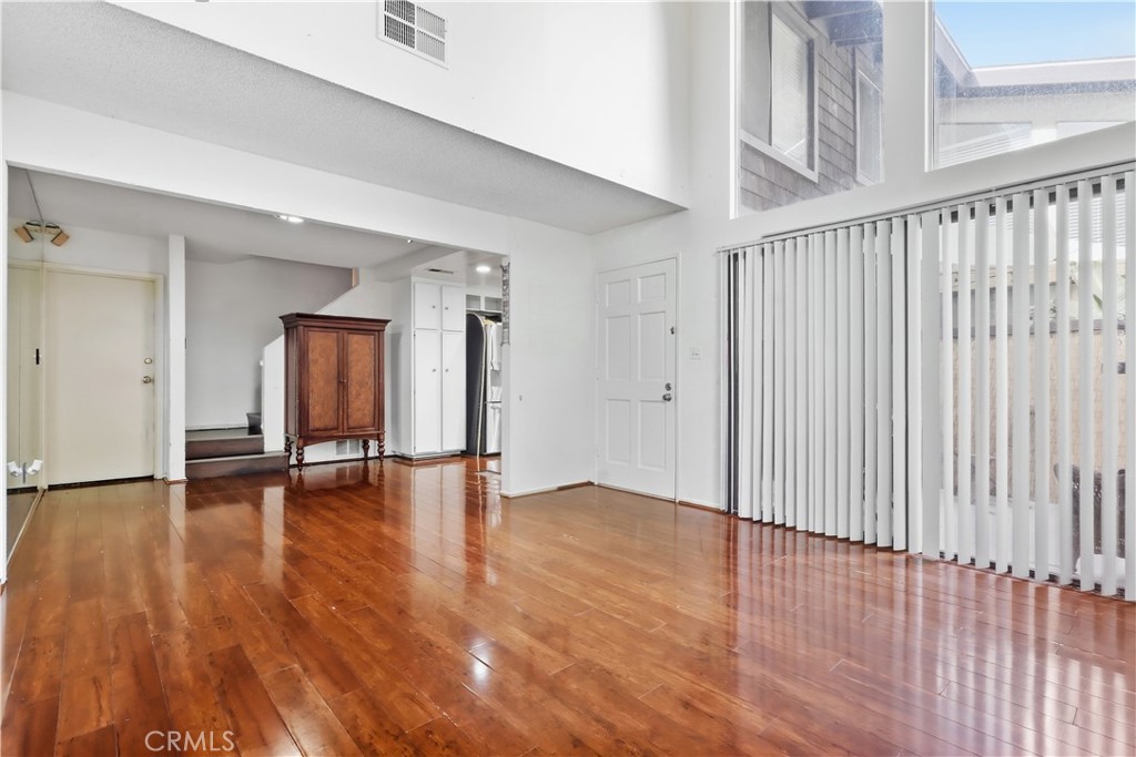 3659 Country Club B Property Photo 5