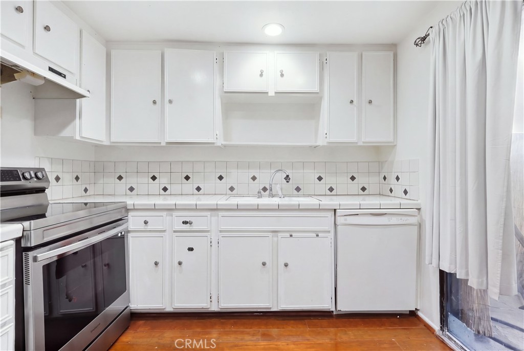 3659 Country Club B Property Photo 6