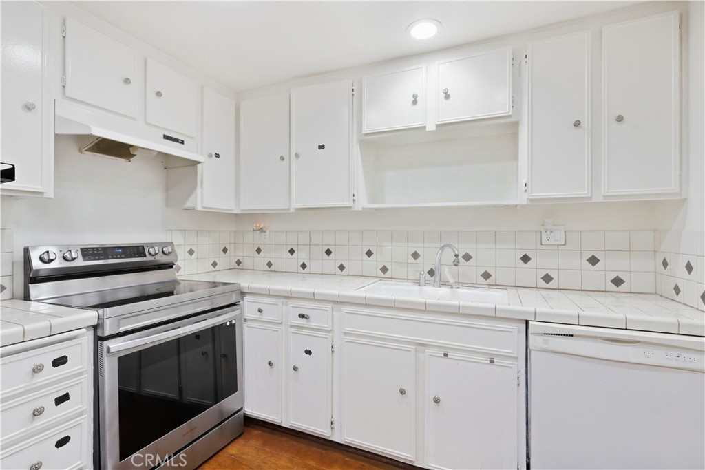 3659 Country Club B Property Photo 7