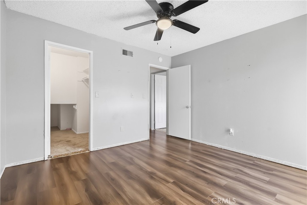 3659 Country Club B Property Photo 13