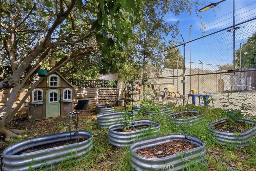 3659 Country Club B Property Photo 28