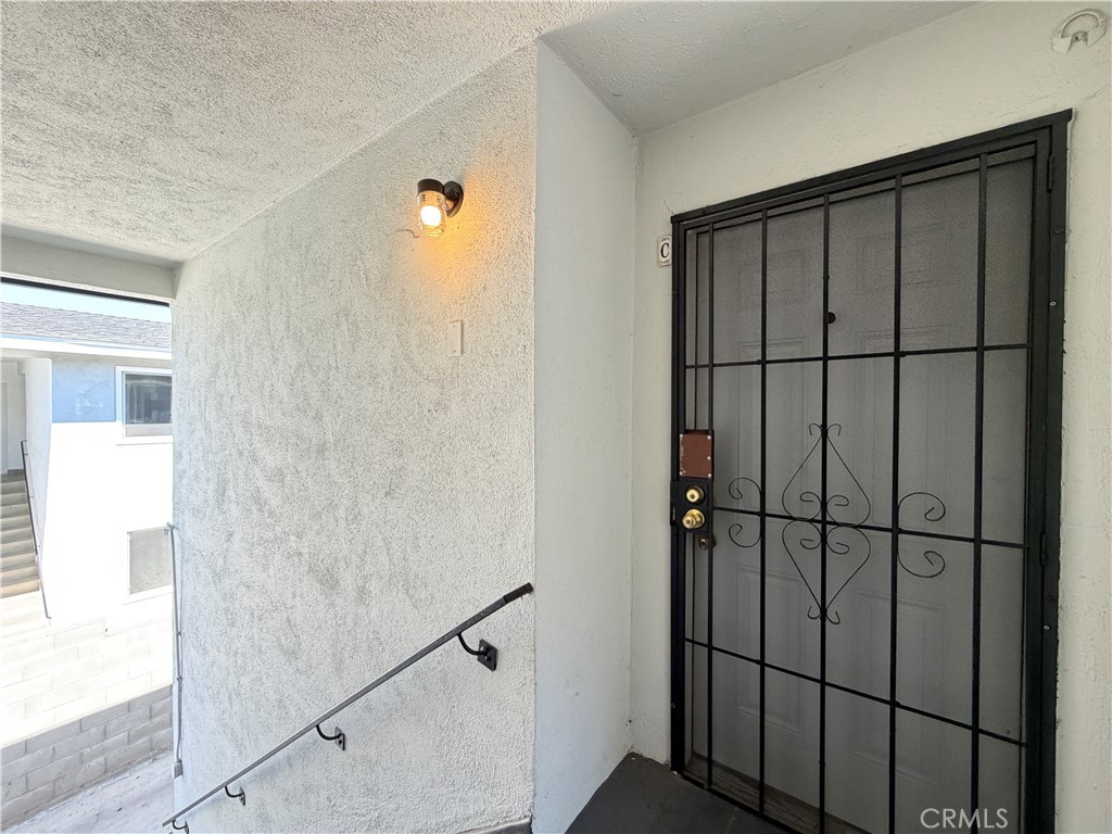 12915 Doty Avenue C Property Photo 2