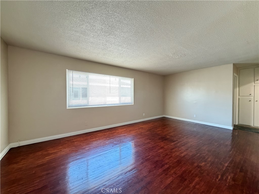12915 Doty Avenue C Property Photo 3