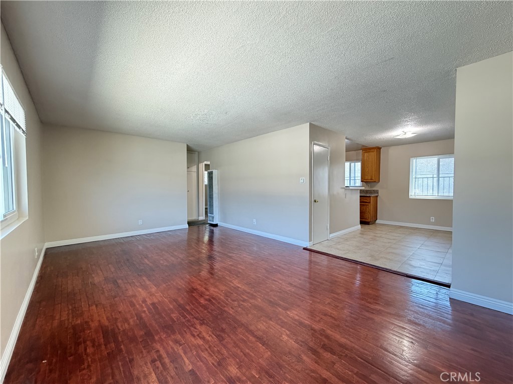12915 Doty Avenue C Property Photo 4