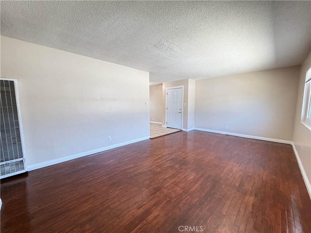 12915 Doty Avenue C Property Photo 5