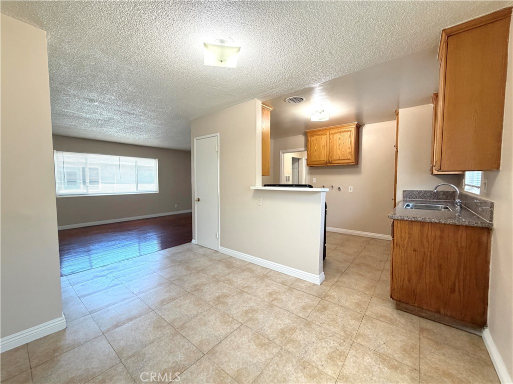 12915 Doty Avenue C Property Photo 7