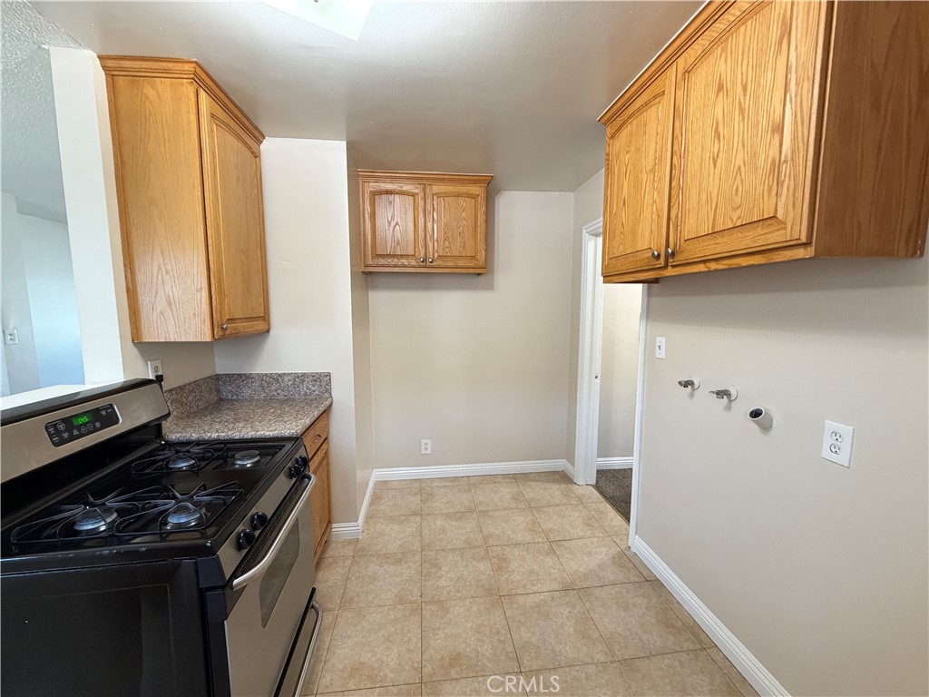 12915 Doty Avenue C Property Photo 9