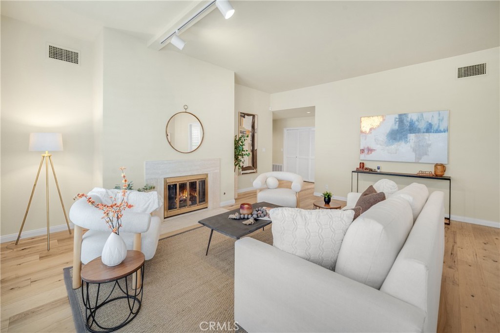 1870 Veteran Avenue 101 Property Photo 1