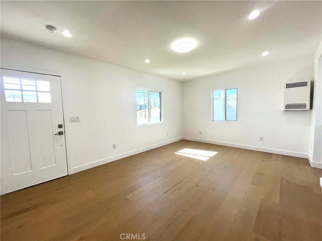 624 W 38th Street A Property Photo 3