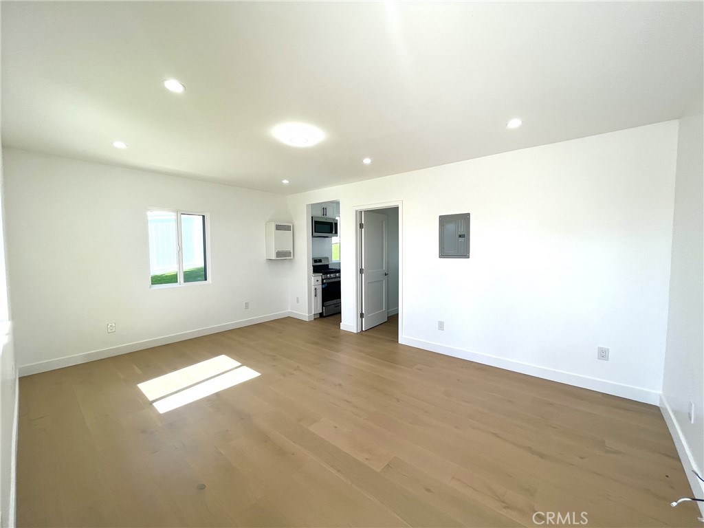 624 W 38th Street A Property Photo 4