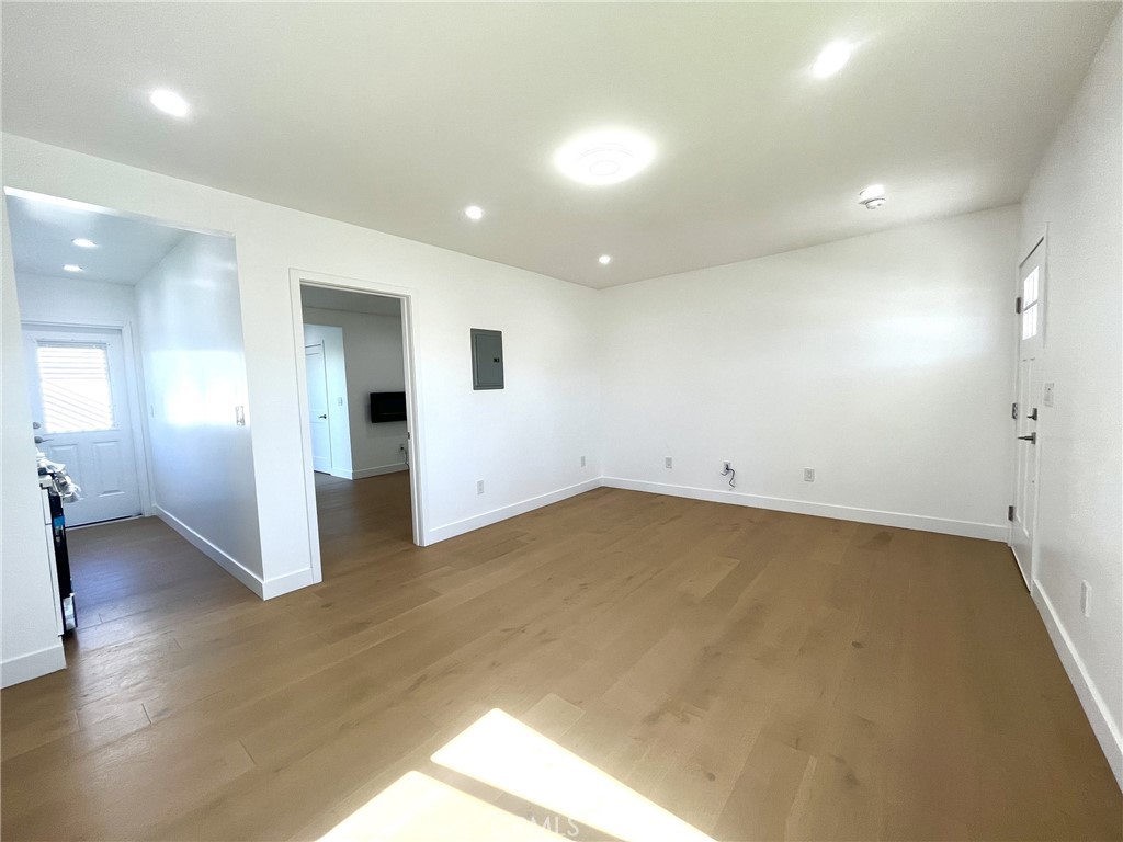 624 W 38th Street A Property Photo 5