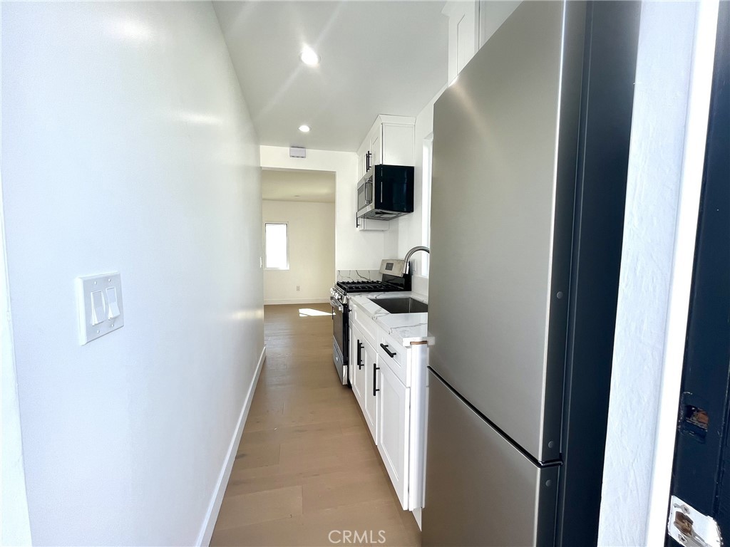 624 W 38th Street A Property Photo 7