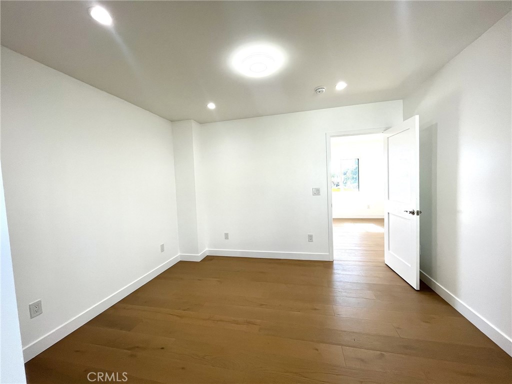 624 W 38th Street A Property Photo 10