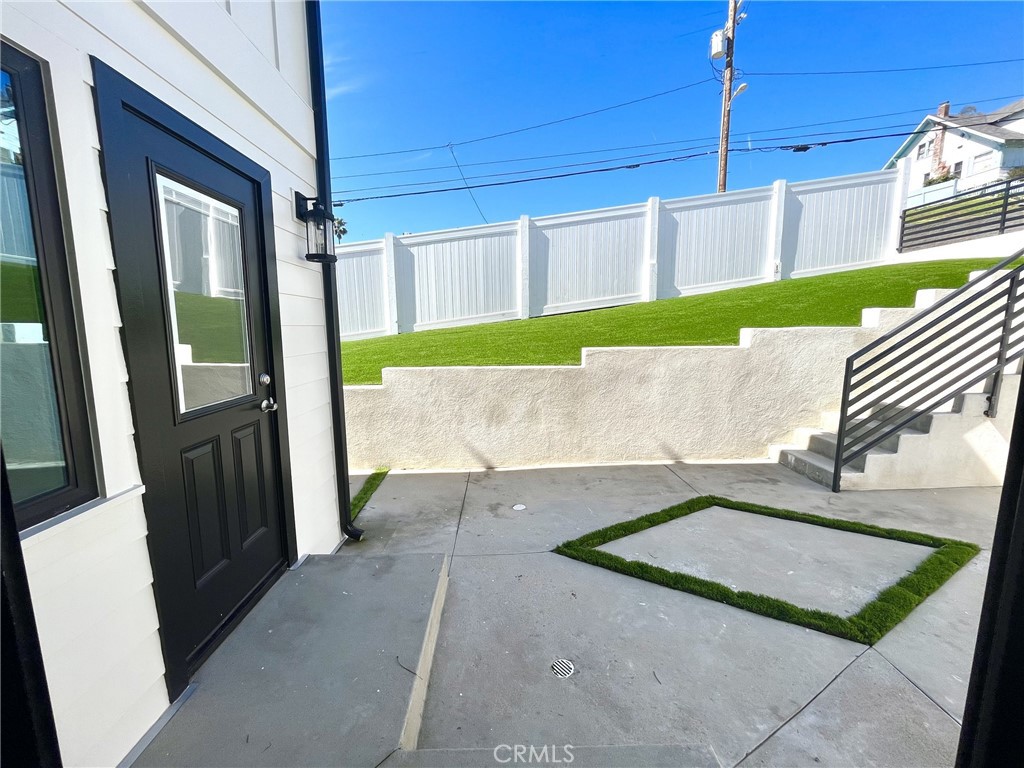 624 W 38th Street A Property Photo 14