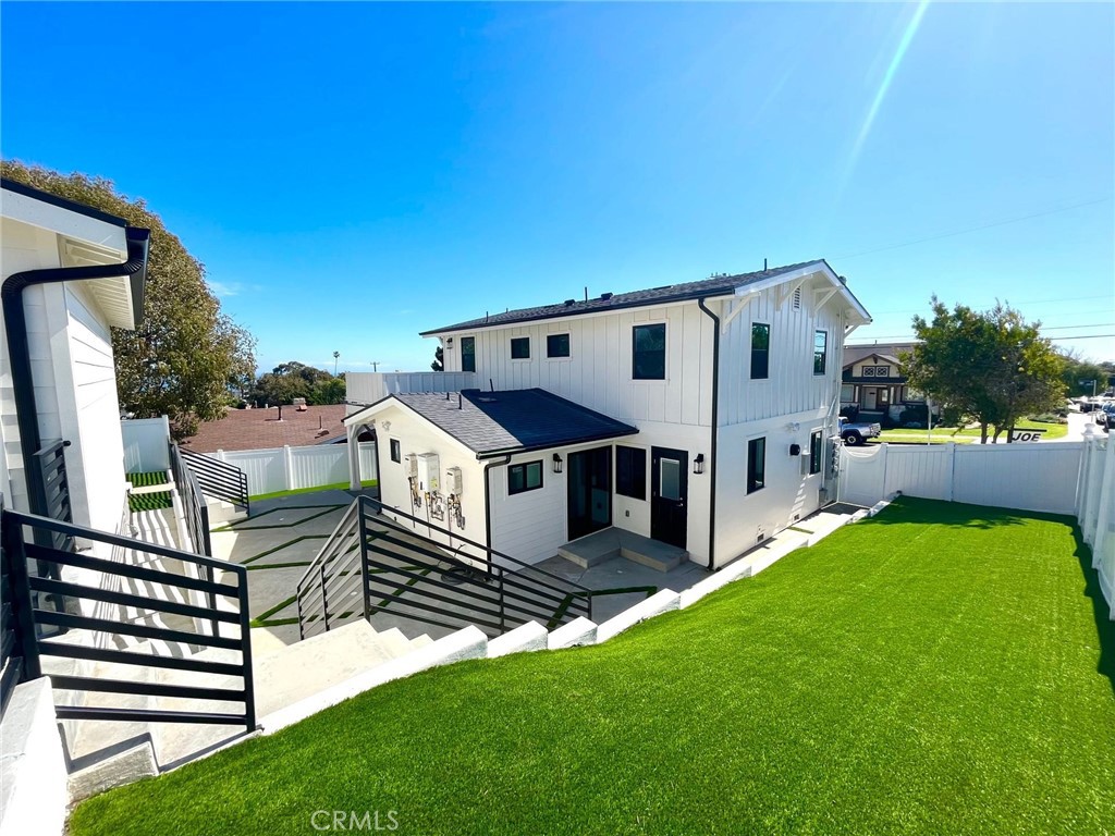 624 W 38th Street A Property Photo 17
