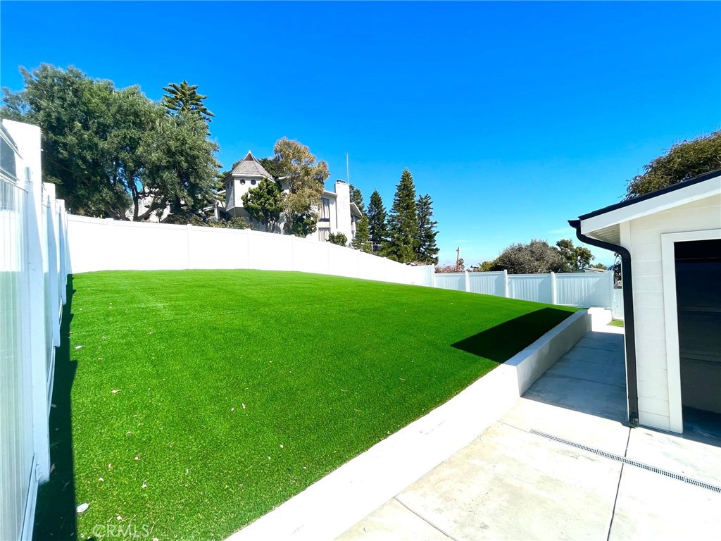624 W 38th Street A Property Photo 19