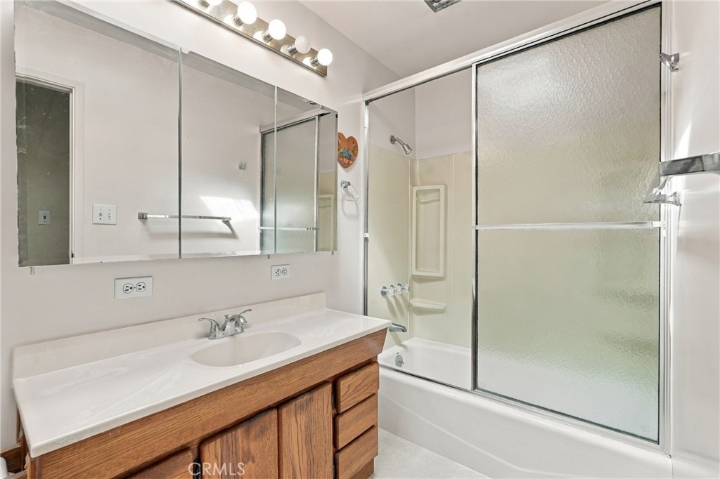 5154 W 134th Place Property Photo 4