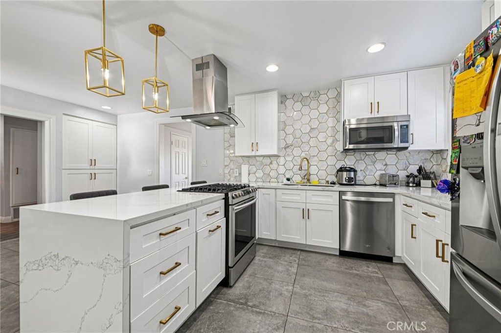 2120 Ronsard Road Property Photo 4