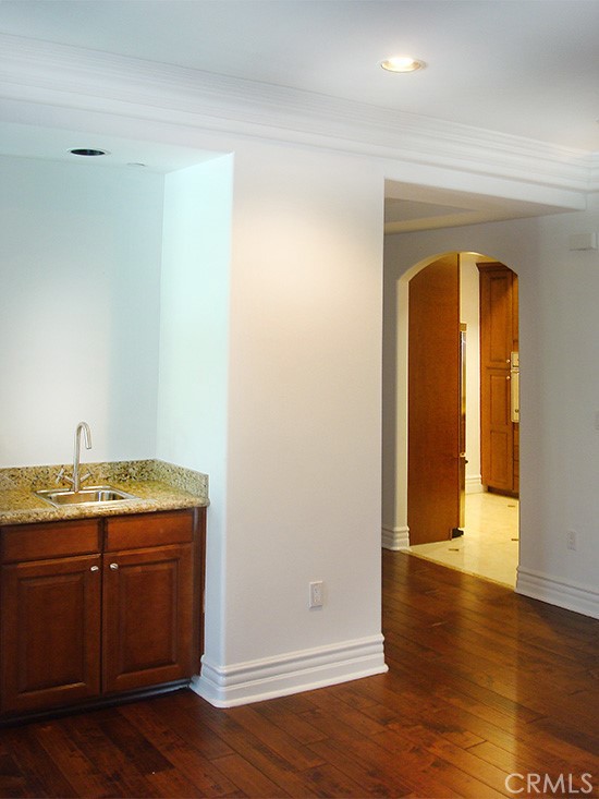 10640 Woodbridge Street 204 Property Photo 6