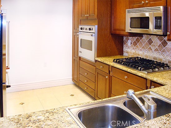 10640 Woodbridge Street 204 Property Photo 8