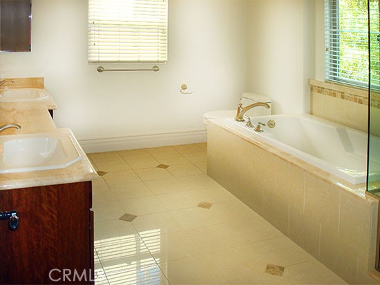 10640 Woodbridge Street 204 Property Photo 16