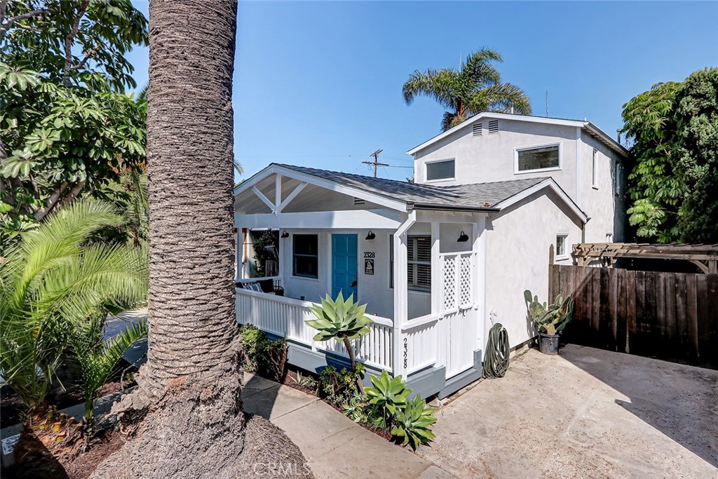 2328 Beach Avenue Property Photo 4