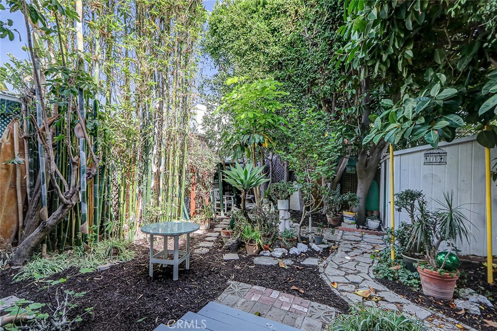 2328 Beach Avenue Property Photo 8