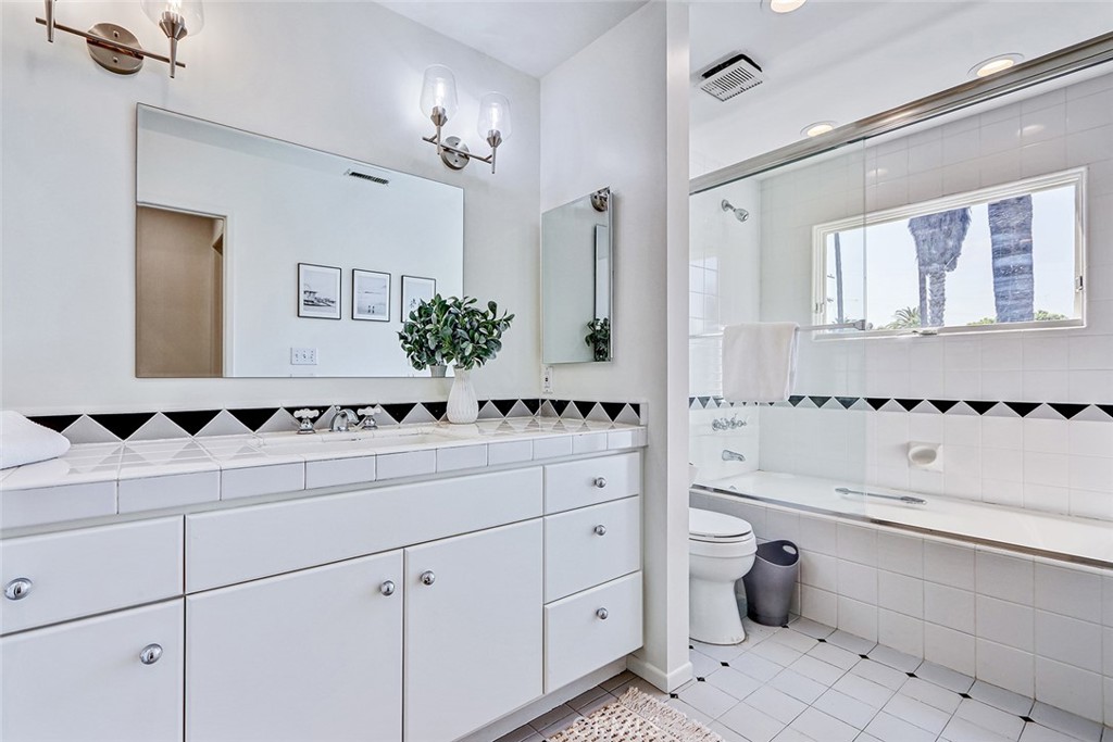 2328 Beach Avenue Property Photo 30