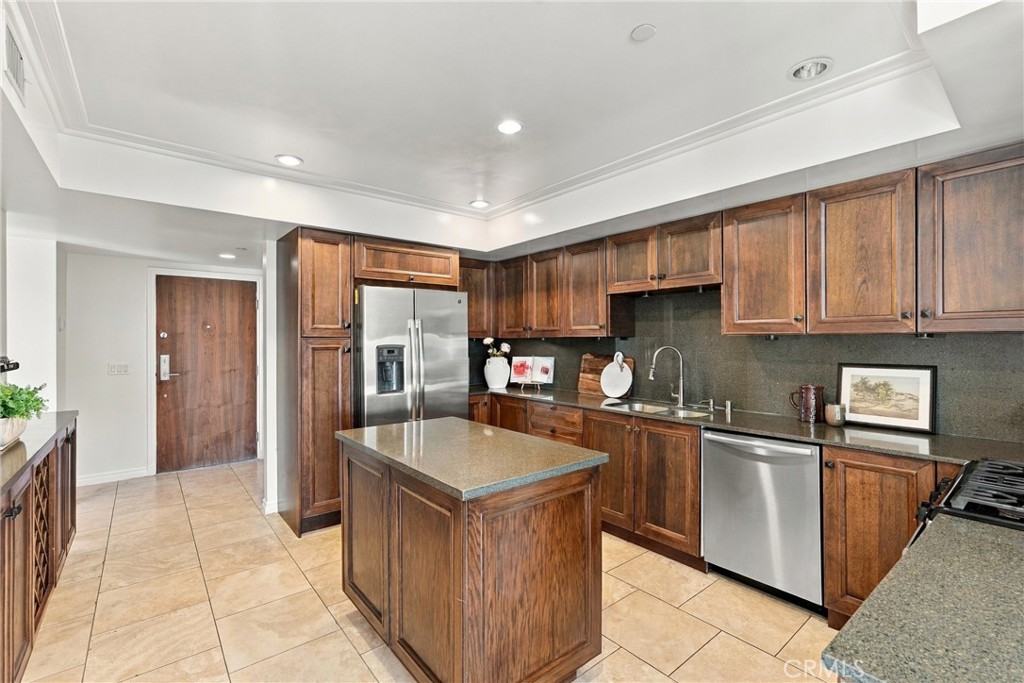 1420 S Bundy Drive 405 Property Photo 7