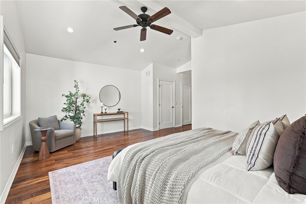 1420 S Bundy Drive 405 Property Photo 10