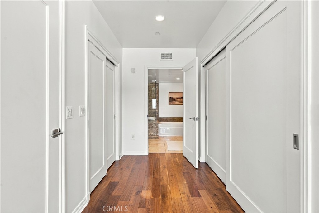 1420 S Bundy Drive 405 Property Photo 11