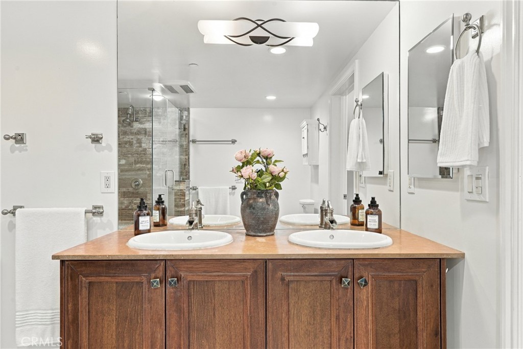 1420 S Bundy Drive 405 Property Photo 13
