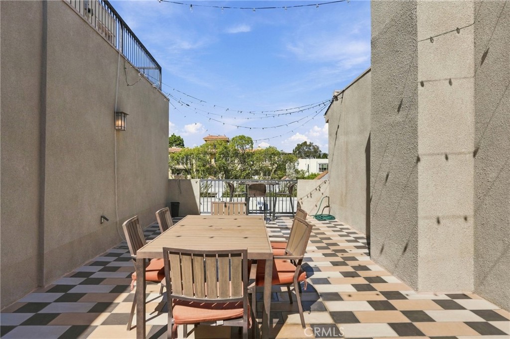1420 S Bundy Drive 405 Property Photo 17