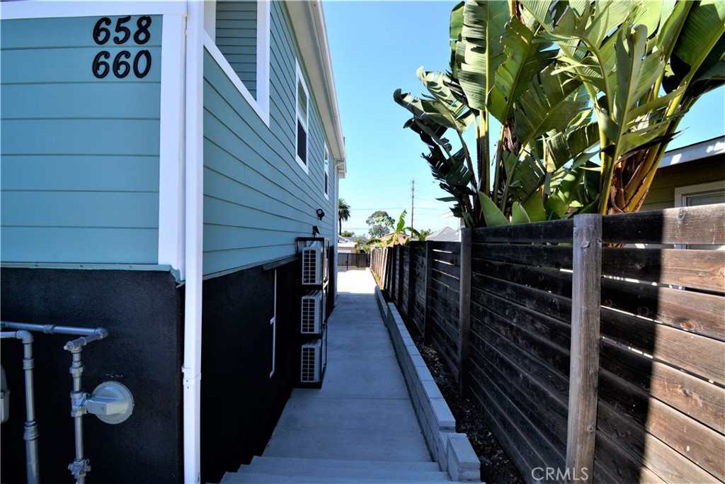 658 W Sepulveda Street Property Photo 3