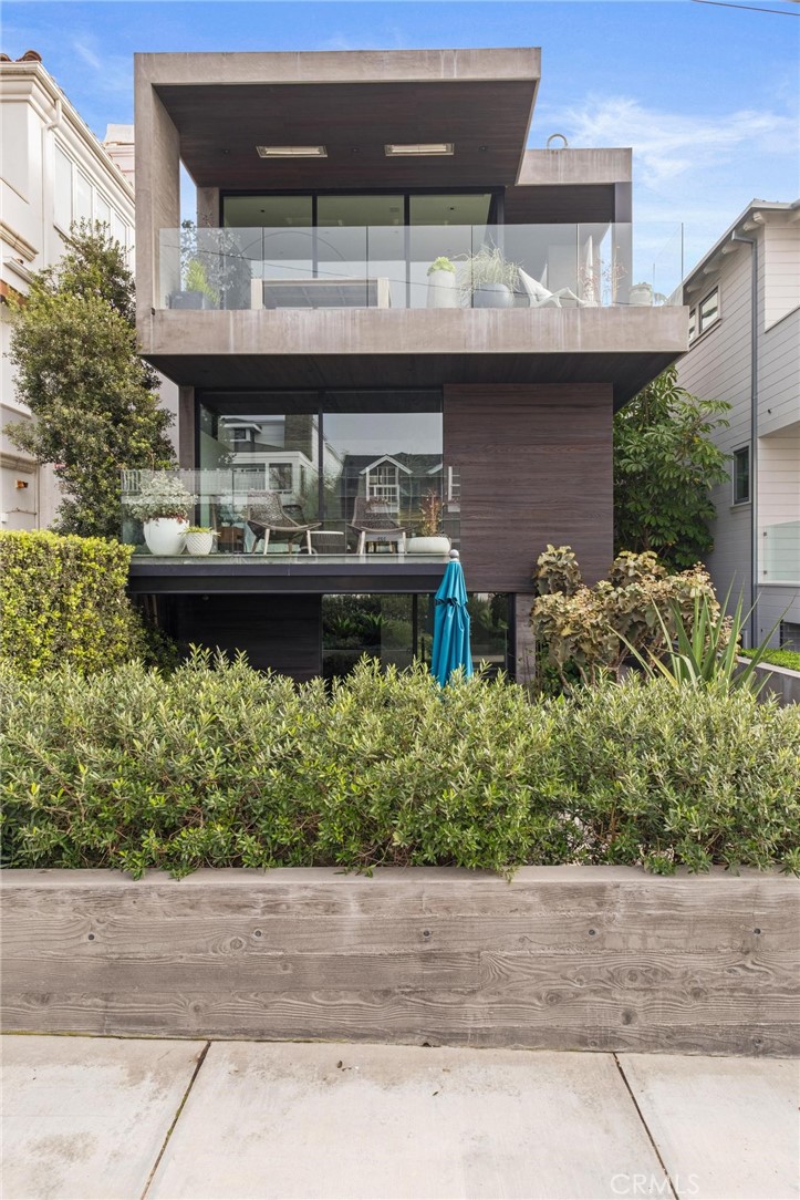 224 2nd Property Photo 1