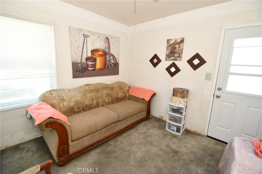 12902 S Berendo Property Photo 11