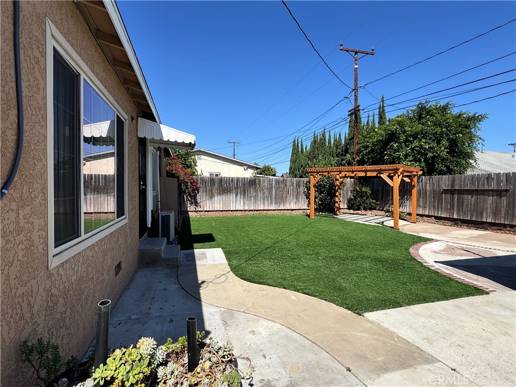 17104 La Salle Property Photo 2