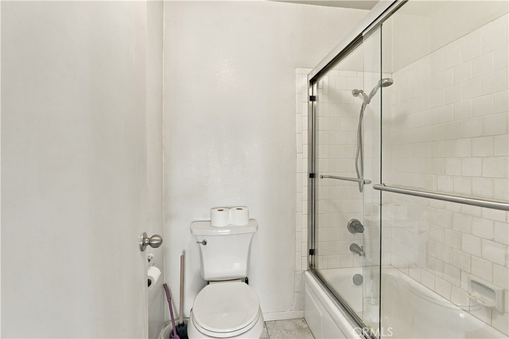 108 N Moore Avenue B Property Photo 11