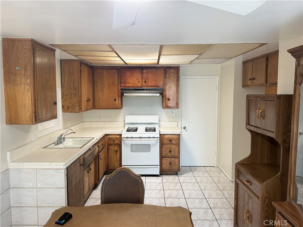 16818 La Salle Property Photo 6