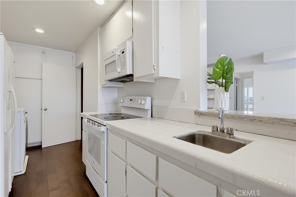 8738 Delgany 301 Property Photo 12