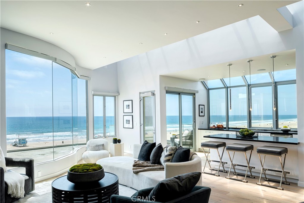 2522 The Strand Property Photo 2