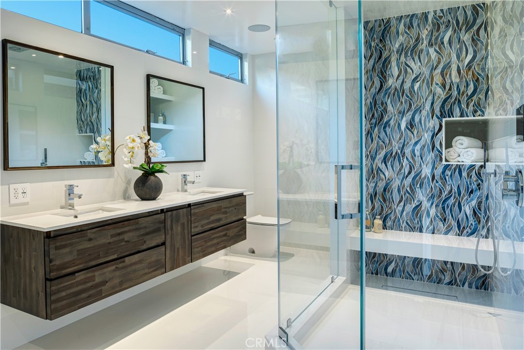 2522 The Strand Property Photo 12
