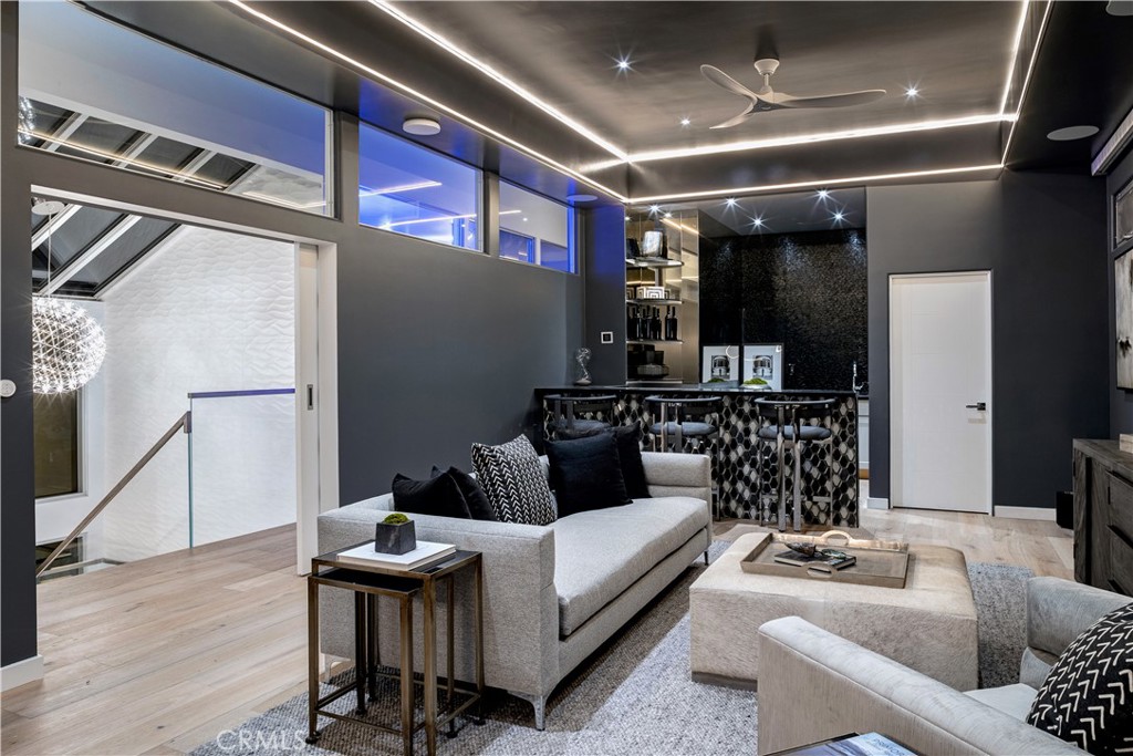 2522 The Strand Property Photo 15